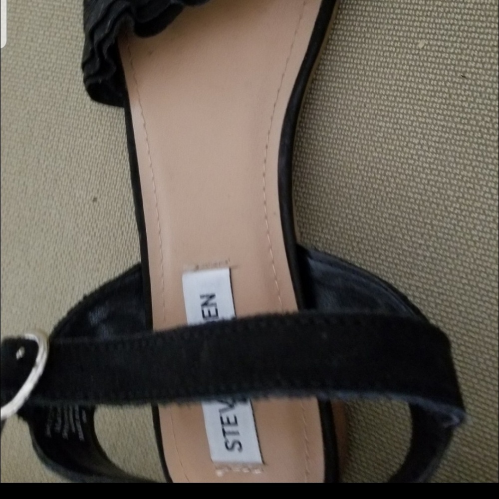 NWOT Steve Madden Brett Ruffle Suede Sandals - Picture 5 of 6